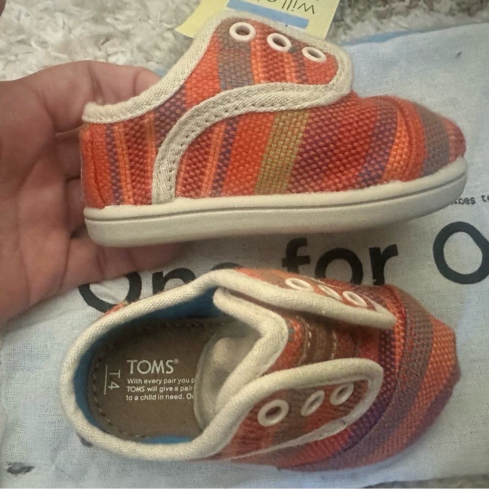 TOMS Orange Sneakers Lightweight Canvas brand new with tags size 4 baby